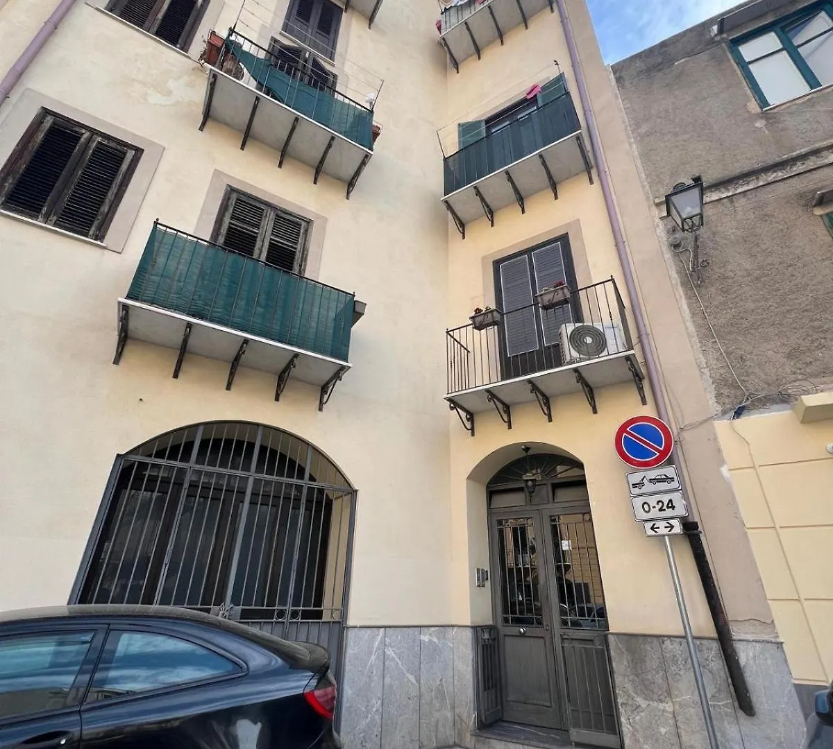Guest house Sant'Eligio Apartments & Rooms Palermo Italy