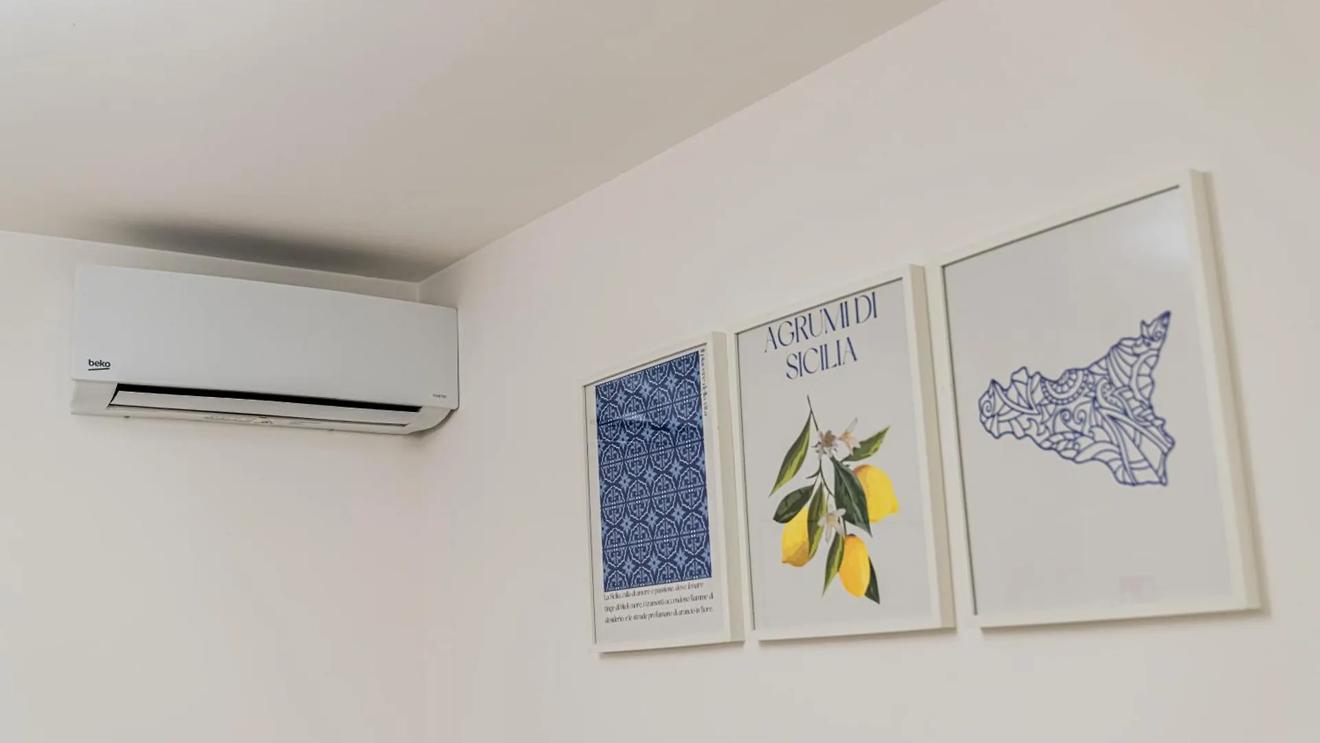 Sant'Eligio Apartments & Rooms Palermo 0*,  Italia